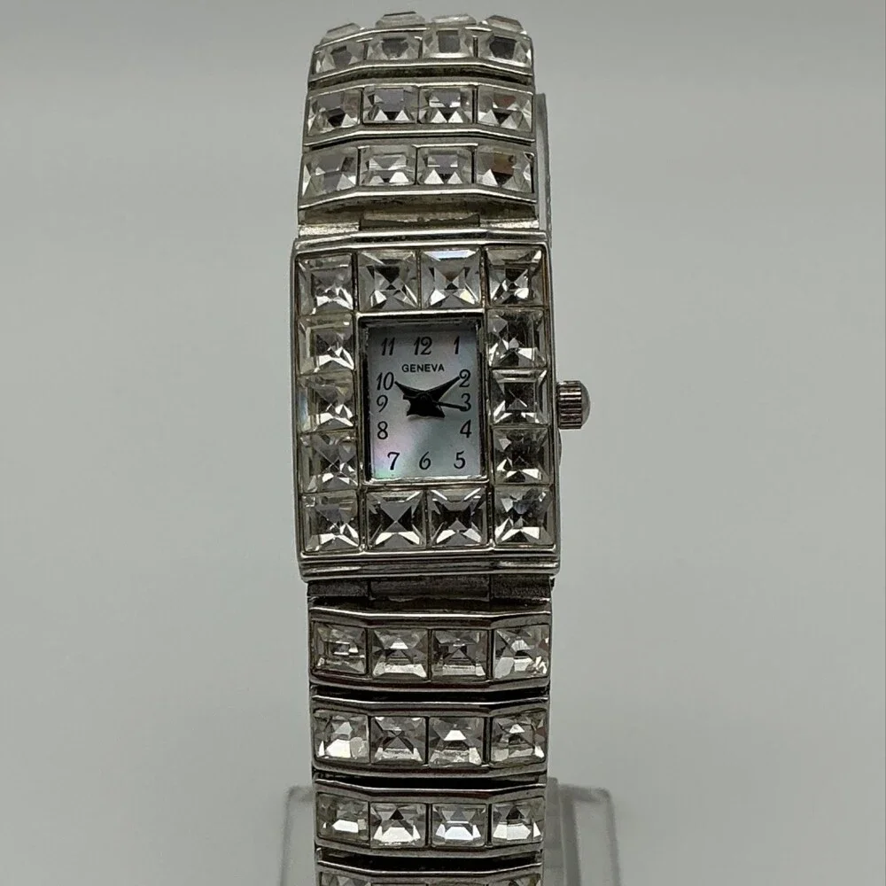 Geneva Womens Watch 19mm White Dial Silver Tone Crystal Bracelet New Battery 7